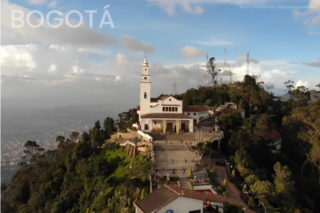 Foto Monserrate Bogotá_Aeronet Logistics SAS